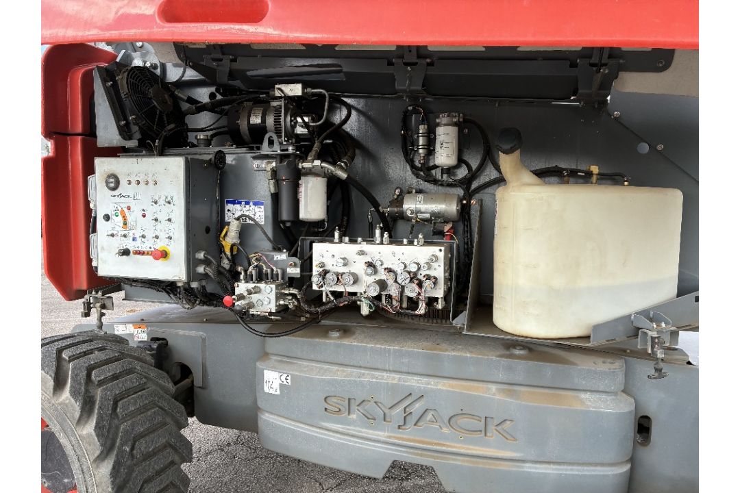 Skyjack SJ85AJ (CE) 26mtr Diesel Articulating Boom with Generator - Image 10 of 21