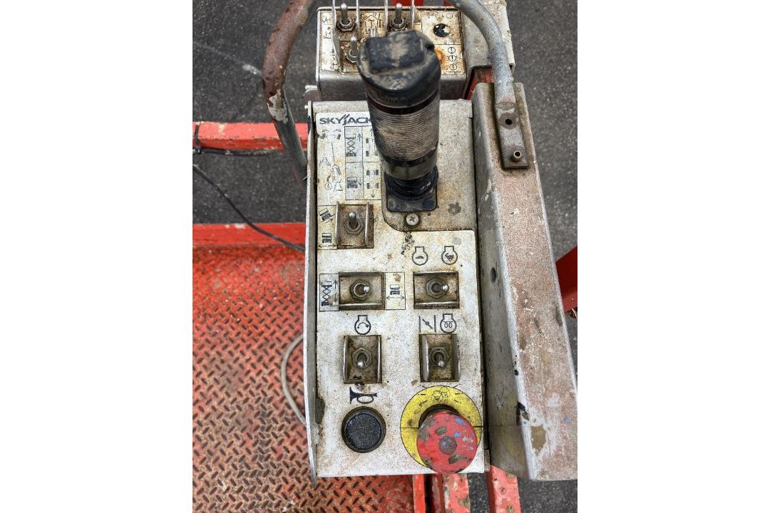 Skyjack SJ6832D 12mtr Diesel Scissor Lift - Image 12 of 12