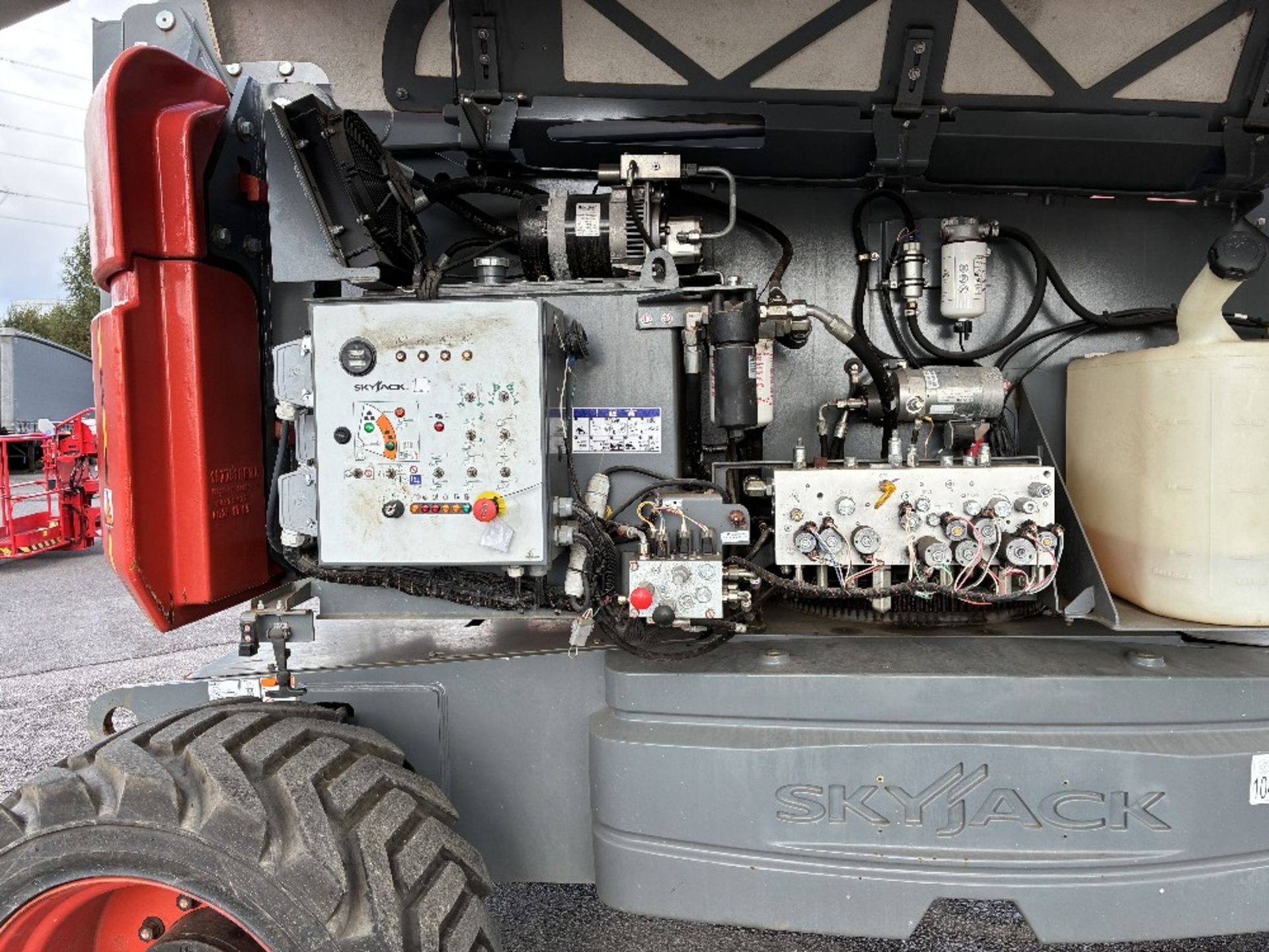 Skyjack SJ85AJ (CE) 26mtr Diesel Articulating Boom with Generator - Image 13 of 24