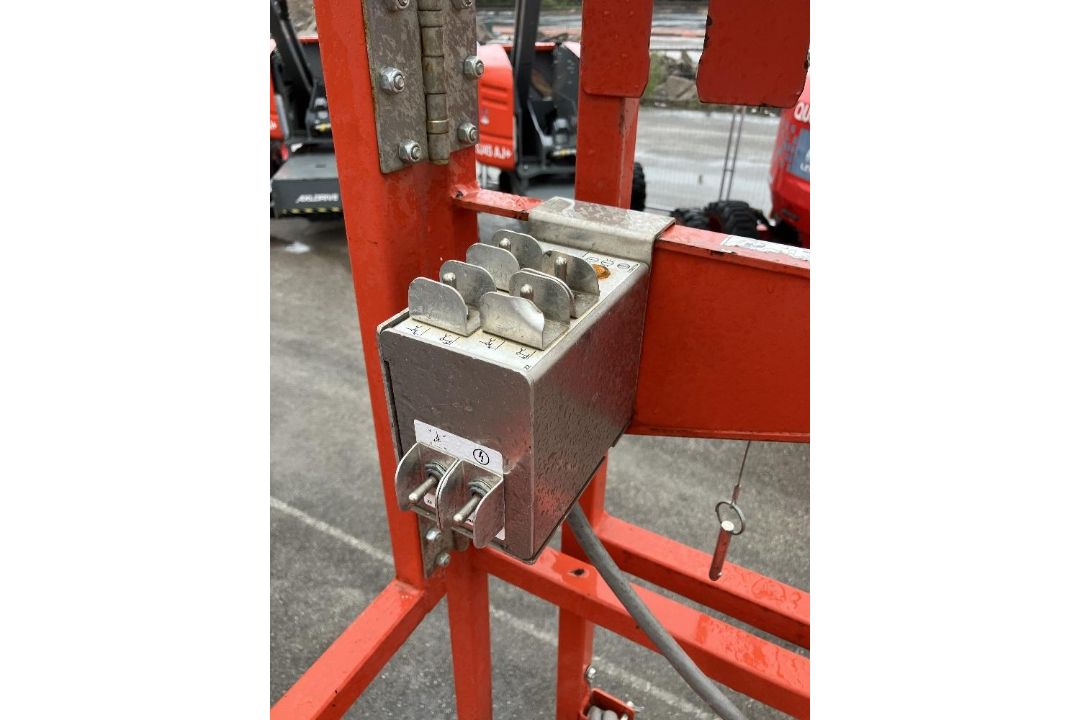 Skyjack SJ6832RT CE 12mtr Electric RT Scissor Lift - Hybrid - Image 15 of 15