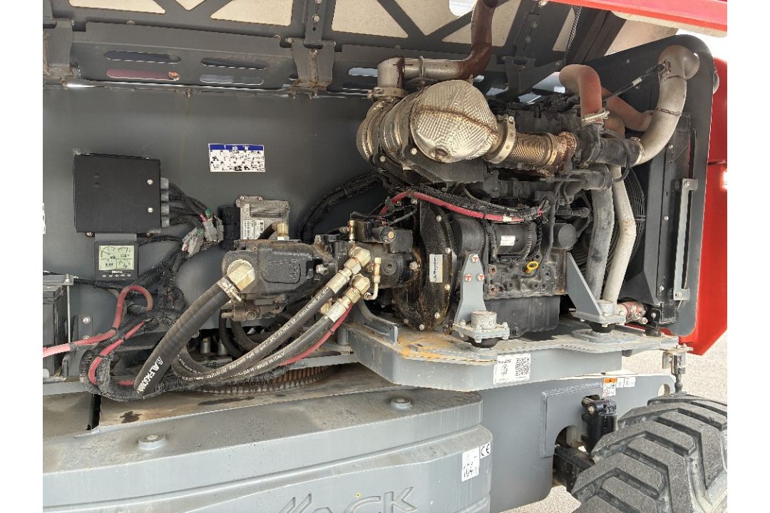 Skyjack SJ85AJ (CE) 26mtr Diesel Articulating Boom with Generator - Image 5 of 17
