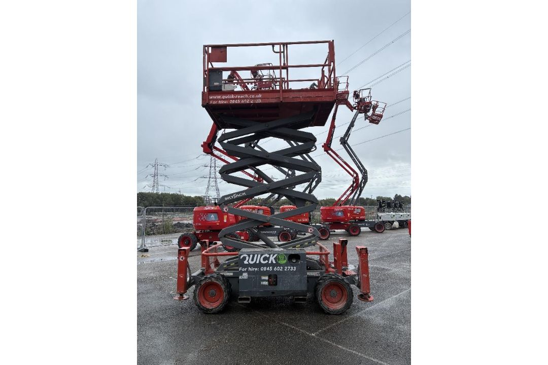 Skyjack SJ6832D 12mtr Diesel Scissor Lift - Image 14 of 16