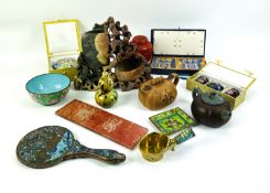 A collection of thirteen Chinese items