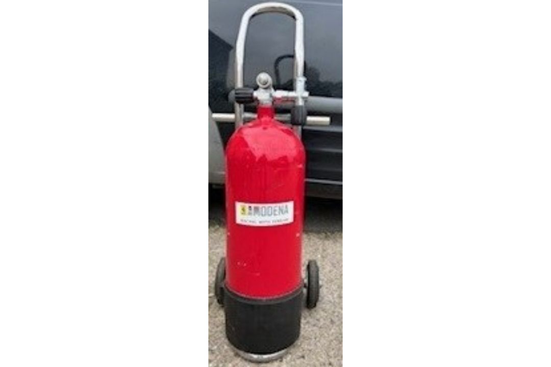 Ferrari GT2 Le Mans Air Jack Bottle and Trolley - Image 3 of 5