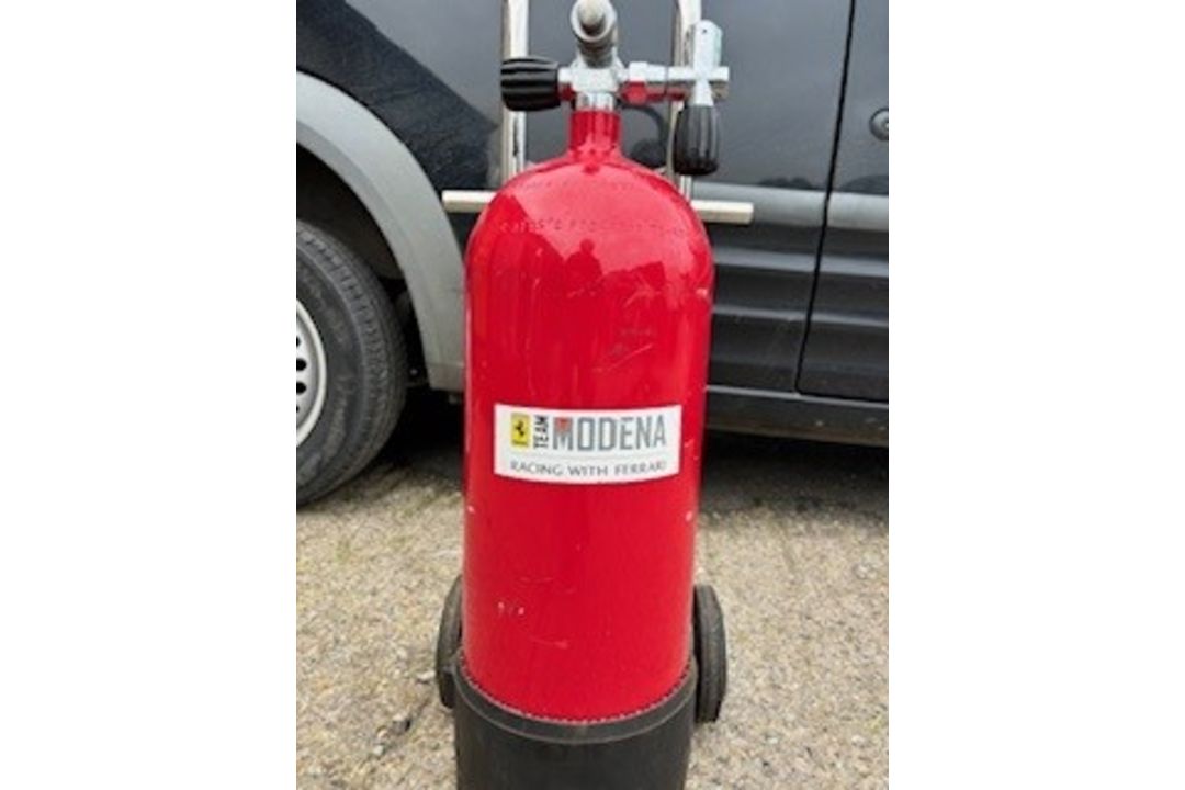 Ferrari GT2 Le Mans Air Jack Bottle and Trolley - Image 4 of 5