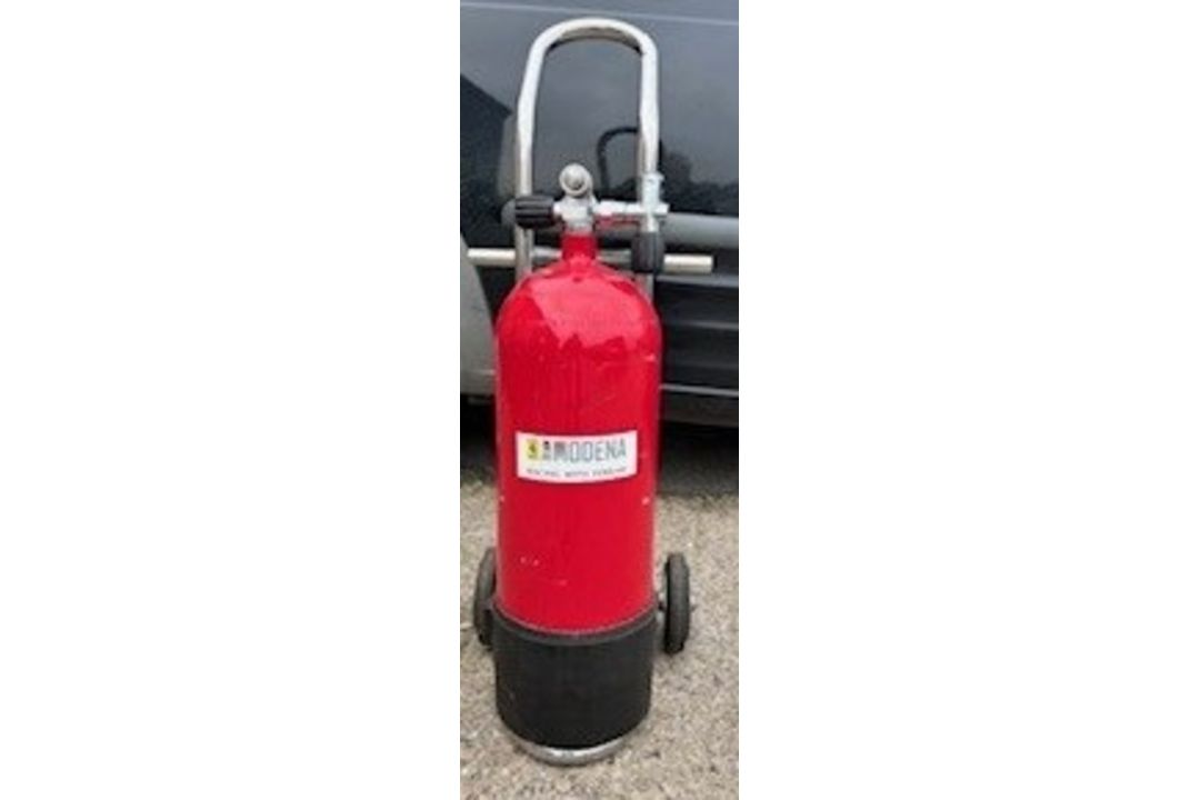 Ferrari GT2 Le Mans Air Jack Bottle and Trolley - Image 5 of 5