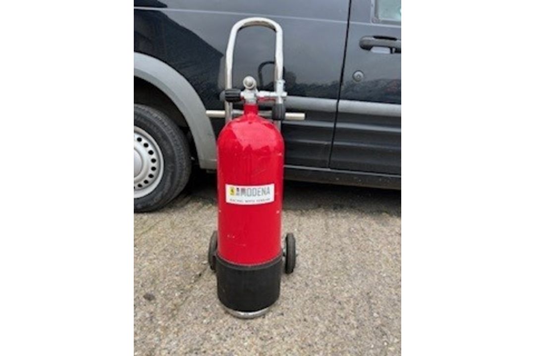Ferrari GT2 Le Mans Air Jack Bottle and Trolley - Image 2 of 5