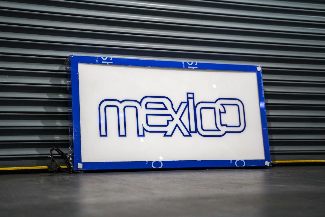 'Mexico' Illuminated Sign