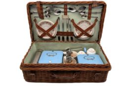 Four-Person Picnic Basket