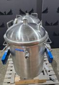 DUAL STAINLESS STEEL TANK SYSTEM WITH MOUNTING FRAME USED