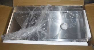 1 x Rectangular Stainless Steel Single Basin Sink with Drainboard, 100 x 52cm - Boxed