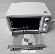 1 x ANDREW JAMES White Mini Electric Oven And Grill - Ref: NML111/GT20C-S1 - CL901 - Location: