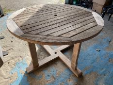 1 x Solid Wood Round Outdoor Patio Dining Table, 120cm Diameter - CL985 - NO VAT ON THE HAMMER -