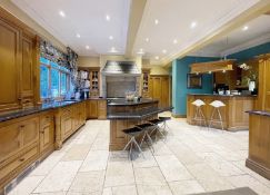 1 x Solid Oak Fitted Classic Shaker Kitchen with Appliances, Breakfast Island, Bar & Granite Tops