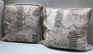1 x Pair Of Katharine Pooley Luxury Rocco/Ivory Cushions - 70X70Cm - RRP £183.00 - Ref: CNT750/B1-