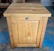 1 x Rustic Solid Oak 1-Door Laundry Cabinet - CL985 - NO VAT ON THE HAMMER - Location: Cheshire