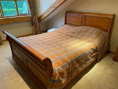 1 x Luxurious Solid Oak Sleigh Bed - CL985 - NO VAT ON THE HAMMER - Location: Cheshire WA16More