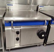 1 x Blue Seal Evolution Electric Tilting Bratt Pan - Dimensions: H91 x W90 x D812 cms