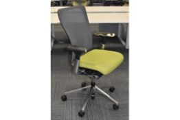 1 x Haworth 'Zody Comforto 89 Task' Ergonomical Office Swivel Chair - Green Seat with Black Mesh