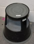 1 x Kick Step Platform Stool