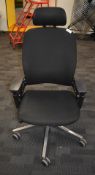 1 x Steelcase Office Swivel Chairs Featuring Armrests and Castor Wheels