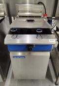 1 x Blue Seal E43 Single Tank Twin Basket Fryer - Electric 3 Phase H90 x W90 x D81 cms