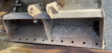 1 x Construction Digger Grading Bucket - CL985 - NO VAT ON THE HAMMER - Location: Cheshire