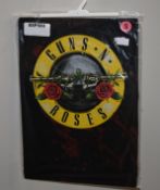 1 x Guns N Roses Mens T-Shirt - New in Sealed Pack - Size: Small - Officially Licensed Merchandise -