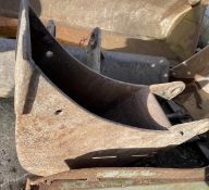 1 x Narrow Construction Digger Excavator Bucket - CL985 - NO VAT ON THE HAMMER - Location:
