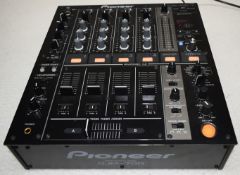 1 x PIONEER DJM-700 Professional 4-channel Digital DJ Mixer - NO VAT ON THE HAMMER