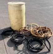 1 x Water Drum And Hoses - Drum Approx 95cm(H) X 58cm(Dia) - NO VAT ON THE HAMMER - Ref: MMG154/