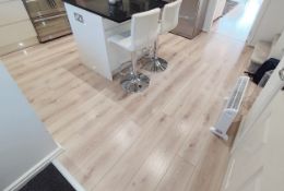 Large Area of High Quality Oak-style Click Together Laminate Flooring, 3.2 x 2.9m - NO VAT ON HAMMER