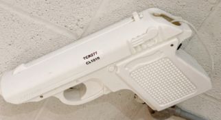 1 x Wall Mounted Hand Gun Lamp