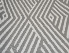 1 x Weather Resistant Polypropylene Rug - Ideal for Gardens, Patios, Yards, or Beaches etc - Size: