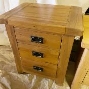 1 x Rustic Solid Oak Robust 3-Drawer Chest Bedside Table - CL985 - NO VAT ON THE HAMMER -