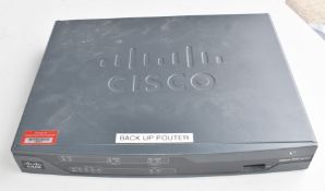 1 x Cisco 880 Series Integrated Services Routers
