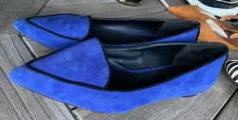 1 x Pair of KURT GEIGER ‘Lacey’ Suede Pointed Flats Ladies Shoes in Blue - Size EU 41 / UK 8.5 -