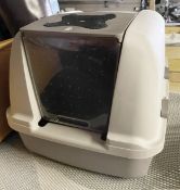 1 x CATIT Jumbo Hooded Cat Litter Box, Plus 1 x Scratching Post - CL985 - NO VAT ON THE HAMMER -
