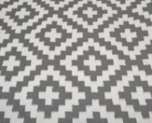 1 x Weather Resistant Polypropylene Rug - Ideal for Gardens, Patios, Yards, or Beaches etc - Size: