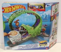 1 x Hot Wheels Gator Loop Attack Set - New Sealed Stock - CL010 - Location: Altrincham WA14