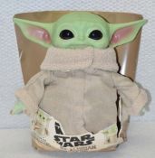 1 x DISNEY Star Wars Squeeze And Blink Grogu - RRP £47.95 - Ref: HNB566/7326532 - CL987 - Location:
