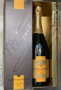 1 x Bottle of Veuve Clicquot 2004 Champagne with Gift Box, 75cl - Ref: LB493 - CL1020 - NO VAT ON