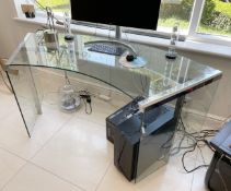 1 x Stylish Curved Glass Computer Desk - Ref: LB377 - CL1020 - NO VAT ON THE HAMMER - Location: