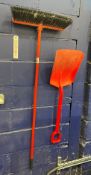 1 x Brush & Shovel - Ref: LB125 - CL1019 - Location: Waltham Abbey EN9Collection Details: