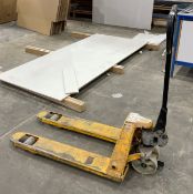 1 x 2500Kg Capacity Pallet Truck - Ref: LB122 - CL1019 - Location: Waltham Abbey EN9Collection