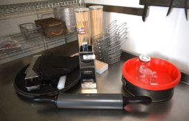 1 x Assorted Collection of Kitchen Accessories