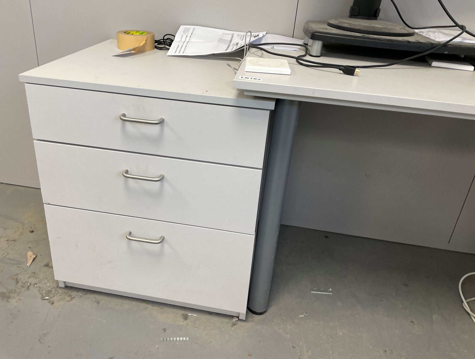 1 x Office Desk And 3-Drawer Unit - Ref: LB182 - CL1019 - Location: Waltham Abbey EN9Details: - Image 5 of 10