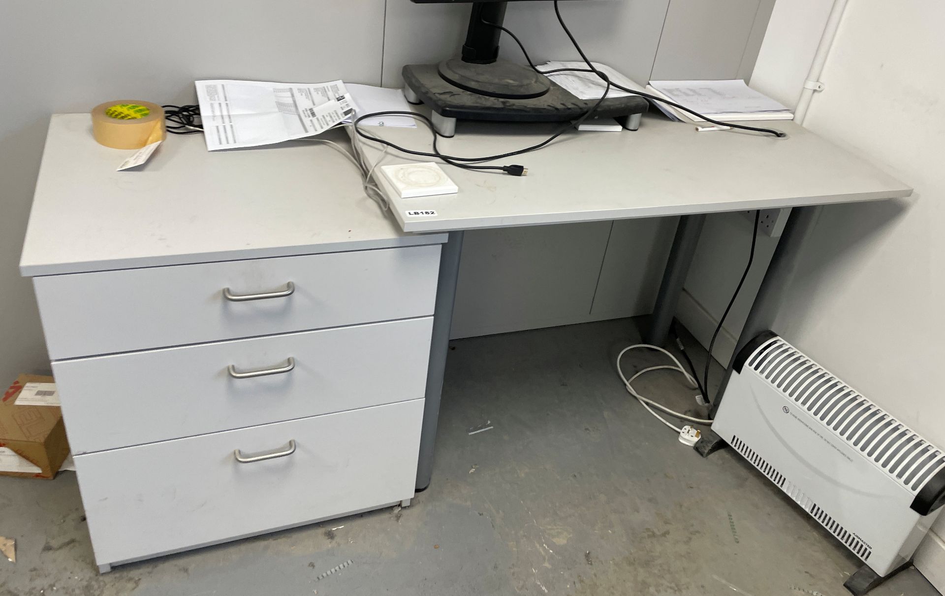 1 x Office Desk And 3-Drawer Unit - Ref: LB182 - CL1019 - Location: Waltham Abbey EN9Details: - Image 7 of 10