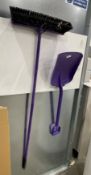1 x Purple Brush And Shovel - Ref: LB171 - CL1019 - Location: Waltham Abbey EN9Collection Details: