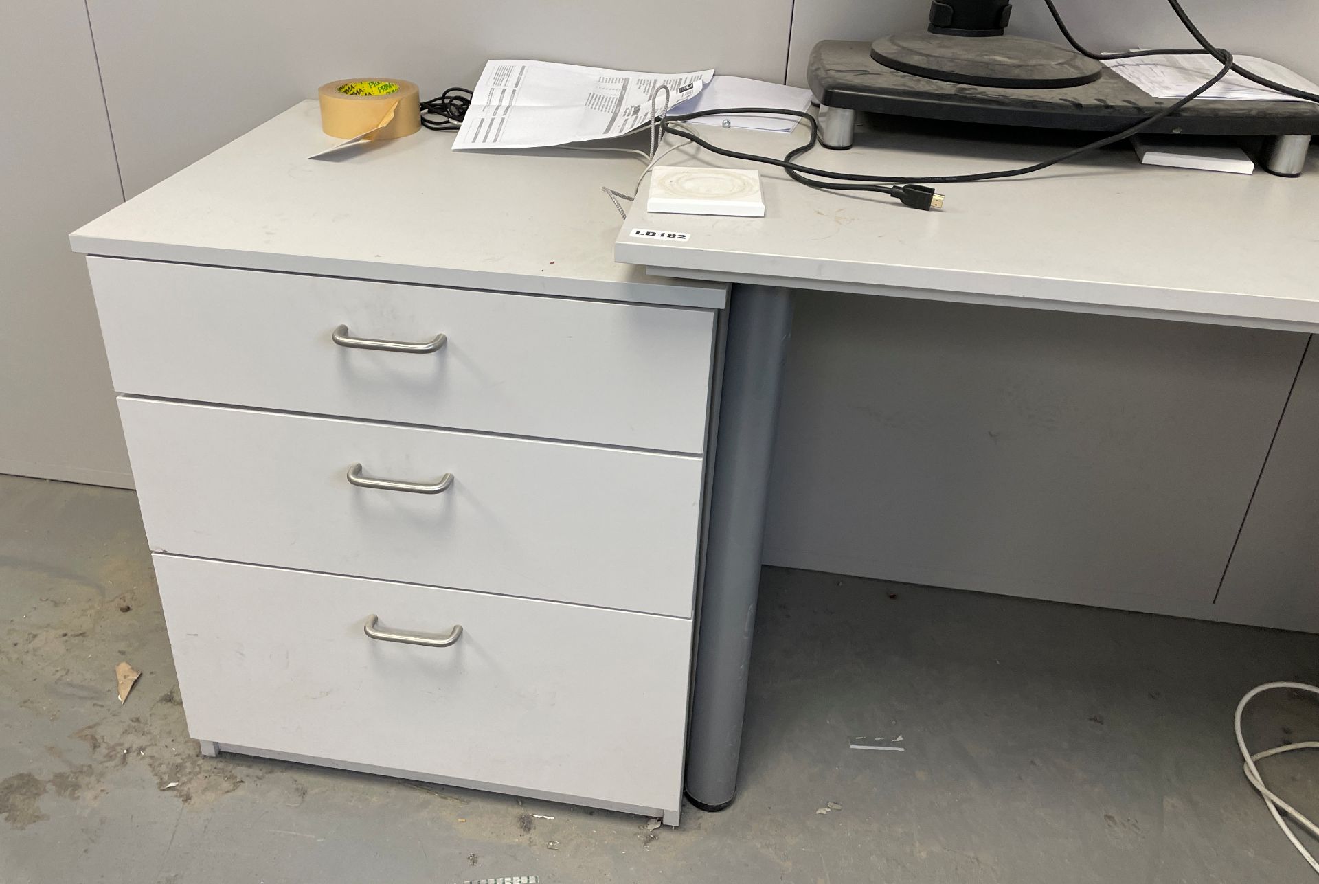 1 x Office Desk And 3-Drawer Unit - Ref: LB182 - CL1019 - Location: Waltham Abbey EN9Details: - Image 3 of 10